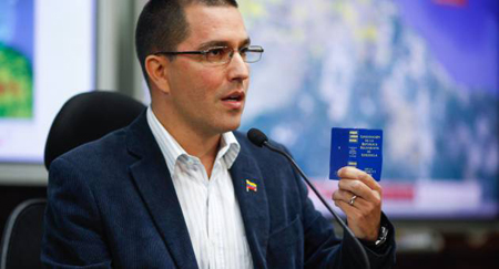 "En Venezuela vamos a tener precios justos en todos los rubros", indicó el vicepresidente Jorge Arreaza, quien recalcó que el Gobierno nacional garantiza la seguridad laboral.
CORTESIA / AVN