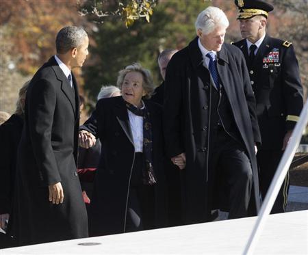 El presidente Barack Obama se reunió el miércoles con Bill y Hillary Clinton para conmemorar el legado de John F. Kenned