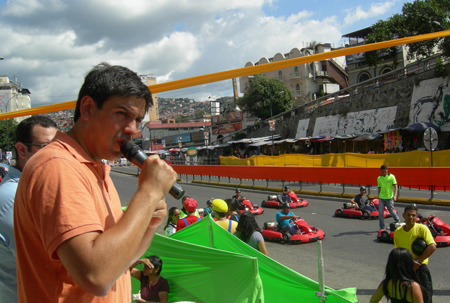 *Este domingo se realizó la Primera Exhibición de Karting en las inmediaciones del Gran Muro de Petare. La actividad organizada por el Instituto Municipal Autónomo de Deportes y Recreación de la Alcaldía de Sucre brindó momentos de distracción y sano esparcimiento a cientos de niños, jóvenes y adultos de sectores populares, completamente gratis. El Alcalde del municipio Sucre, Carlos Ocariz, al igual que cientos de niños de Petare disfrutaron en grande la actividad.