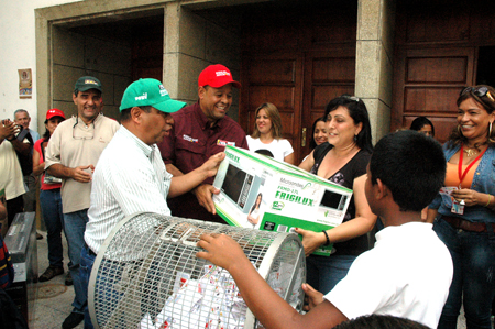 Realizan cena bailable y una rifa profondos de campaña