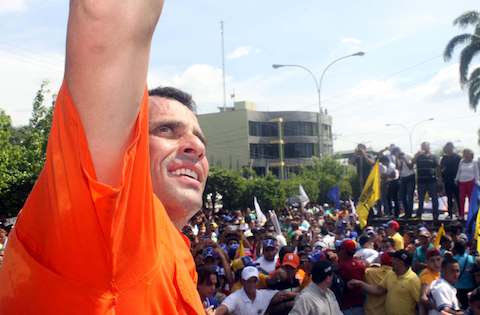 Con el pretexto de estar “deprimidos” por no haber ganado las elecciones de octubre, muchos no votaron en las regionales de diciembre 2012. ¿El resultado? En vez de ganar las 11 gobernaciones que se hubieran ganado si todas las personas que votaron por Capriles el 7 de Octubre lo hubieran hecho tambien en diciembre, se ganaron sólo tres