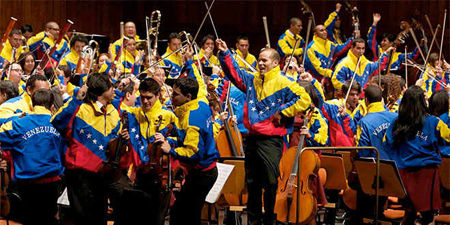 La Orquesta Sinfónica de Venezuela realizó una producción donde no se grabaron nuevos temas "como de costumbre", sino que se buscaron varias creaciones anteriormente realizadas