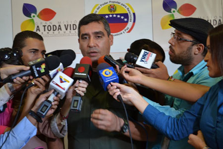 Rodríguez Torres indicó la tarde de este viernes que la tasa de homicidios en Venezuela durante 2013 cerró en 39 por cada 100.000 habitantes, desmintiendo el informe del Observatorio Venezolano de Violencia.
CORTESIA / NOTICIAS24