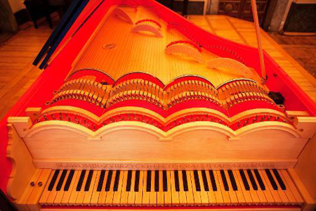 Foto del 18 de octubre de 2013 de una viola organista, instrumento con sonido de violonchelo basado en un diseño de Leonardo da Vinci
AFP ARCHIVO / TOMASZ WIECH