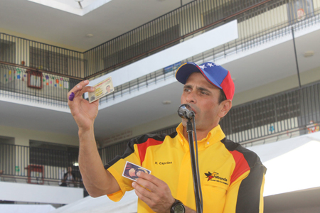 Capriles pidió el gobierno que "deje al presidente Chávez descansar en paz".
CORTESIA / LENIN MORALES