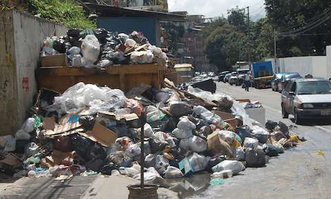   La basura se acumula por días en el sector. Foto Jaime Manrique/LaVoz