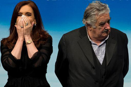 La presidenta de Argentina, Cristina Kirchner y su par de Uruguay, José Mujica, durante una cumbre del Mercosur, el 12 de julio de 2013 en Montevideo
AFp / PABLO PORCIUNCULA