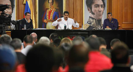 "Nadie se puede cruzar de brazos, el asesinato, la violencia, la masacre contra esa joven venezolana y su esposo, es una bofetada para todos, todos tenemos que asumir la responsabilidad, yo asumo la mía", señaló el Jefe del Estado. FOTOS / PRENSA PRESIDENCIAL