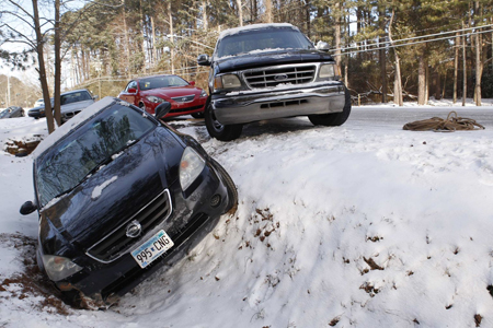 En Atlanta, la tormenta invernal, que dejó cerca de 5 centímetros de nieve, causó más de 1.200 accidentes de tránsito en todo el estado