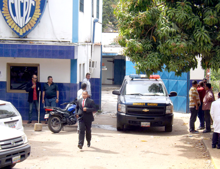 Los cadáveres de Mónica Spear y Thomas Berry fueron trasladados por el Cicpc hasta la sede de la morgue del hospital central Dr. Henrique Tejera de Puerto Cabello.