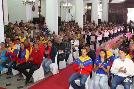 Atletas y autoridades nacionales agradecieron todos los triunfos de 2013 en la Misa del Deporte, efectuada este lunes en La Pastora