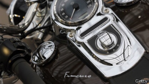 La motocicleta cuenta con el autógrafo de Francisco en el tanque
