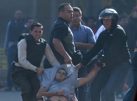 Al viernes iban 146 detenciones en todo el territorio nacional… ¿el motivo?: En casi todos los casos la simple presencia en las protestas. Foto: AFP