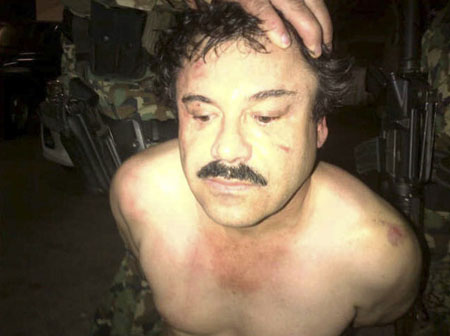 Esta foto supuestamente es del momento de la captura de El Chapo Guzmán, en México