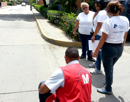 El equipo de la empresa Metro de Caracas estuvo desarrollando la actividad con los vecinos, en las calles del conjunto residencial