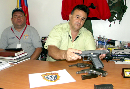 El jefe del Eje de Homicidios del Cicpc-Guarenas, comisario Santino Sterrantino informó acerca del enfrentamiento con la banda de "El Cartucho"
