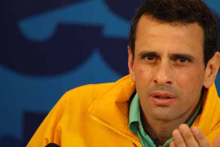 Henrique Capriles cree que "después de cinco días de protestas de calle es al Gobierno a quien le conviene el tumulto"