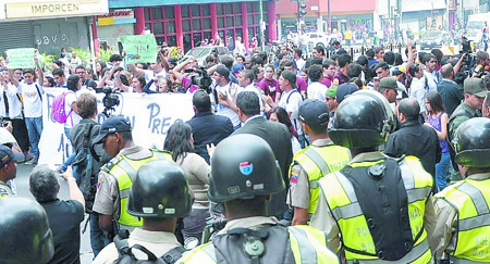 Universitarios protestaron para pedir la liberación de estudiantes detenidosNEWS FLASH JC