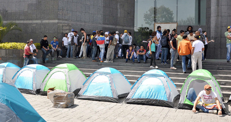 Estudiantes se mantendrán en la sede hasta obtener respuestas
Foto @Mmorin_informa