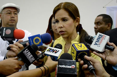 Gabriela Ramírez informó que “han circulado fotografías” del alcalde de San Cristóbal, Daniel Ceballos “encapuchado en lugares donde ha habido violencia“
CORTESIA / NOTIOCIAS24