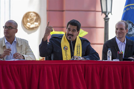 El primer mandatario nacional Nicolás Maduro Moros encargó al ministro para la Salud, Francisco Armada, instalar el Sistema de Dirección que maneje el sector público de salud creado por el Gobierno
PRENSA PRESIDENCIAL