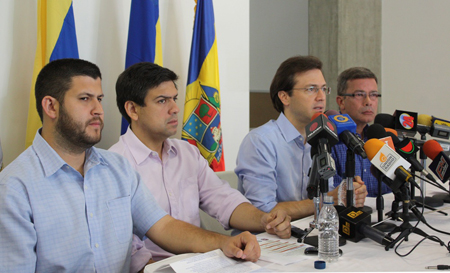 En el comunicado, los alcaldes condenan "las manifestaciones violentas que propician el conflicto entre vecinos y el cierre de calles y avenidas"