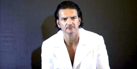 El cantautor guatemalteco Ricardo Arjona lanzó este martes "Apnea", el primer sencillo de su nuevo álbum, "Viaje"