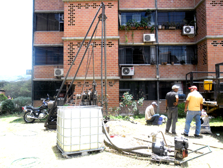 Alcaldía de Plaza envió la maquina necesaria para iniciar con el estudio de suelo en La Zafra