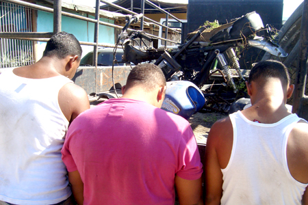 "El Darnis" de 18 años, "El Joseito" de 26 y "El Alex" de 25 años, capturados en el estacionamiento de Loma Linda tratando de robar vehículos