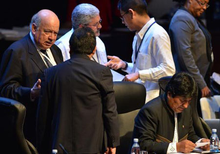 El presidente boliviano, Evo Morales (d), y el secretario general de la OEA, José Miguel Insulza, asisten a un encuentro de la CELAC el 29 de enero de 2014 en La HabanaAFP / ARCHIVO / ADALBERTO ROQUE|