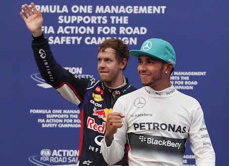 Lewis Hamilton mantuvo el dominio de Mercedes, a pesar de la asombrosa recuperación del cuatro veces campeón mundial, Sebastian Vettel, quien saldrá segundo