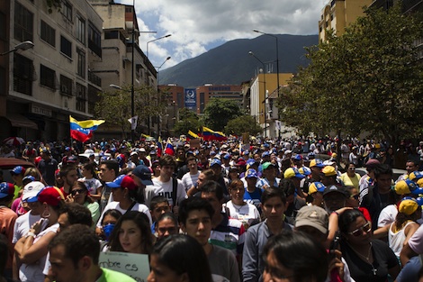 El destinatario real de la limitante sentencia del TSJ es el ciudadano de a pie, el pueblo llano, y sobre todo sus sectores más activos, que son los que suelen protagonizar las espontáneas protestas populares