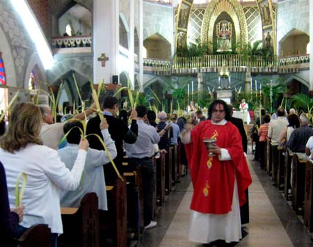 Centenares de feligreses asistieron a la actividad litúrgica de este domingo en Petare