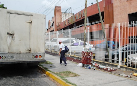  En este lugar de Ciudadela La Rosa quedó el cadáver de José Gregorio Peniche, asesinado por motobanquistas