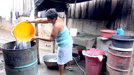 La falta de agua le tiene la vida hecha cuadrito a los vecinos de La Guadalupe