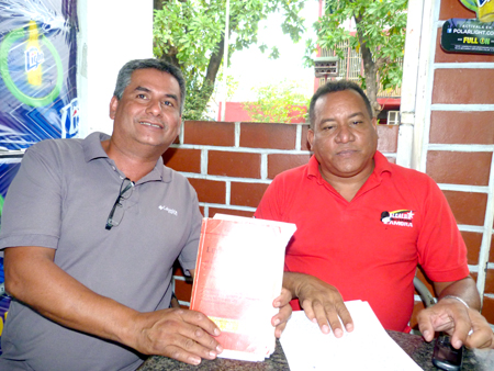 Aparecen José Luis Avarianio y Pedro quintero invitando a la gran marcha obrera por el 1ro de mayo