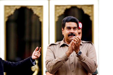 El jefe de Estado precisó que el Gobierno no retrocederá “ni un milímetro” en todos los programas que ejecuta y aseguró que todos los venezolanos tendrán un papel en la defensa de la economía.