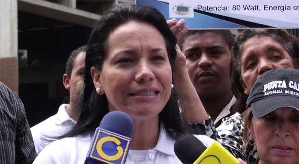 La también secretaria femenina nacional de Acción Democrática, Aixa López, pidió al alcalde Jorge Rodríguez ocuparse de Caracas