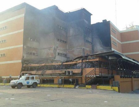 La MUD condenó la acción de grupos violentos que quemaron parte de las instalaciones de la Universidad Fermín Toro, en la ciudad de Barquisimeto.
CORTESIA / Twitter @Uguelo