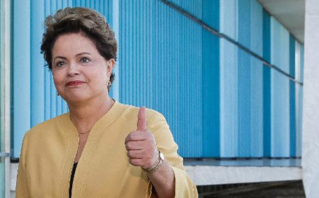 "Brasil tiene ahora un plan nacional a la altura de los desafíos educacionales del país", dijo la presidenta Rousseff en su cuenta Twitter.