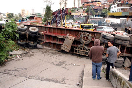 En cuanto a la cifra de afectados en Miranda, se registran hasta el momento mil 165 lesionados y 100 fallecidos.