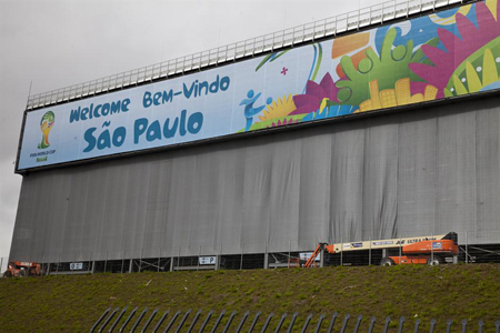 A un día de la inauguración del Mundial, el estadio de San Pablo aún está con muchos atrasos