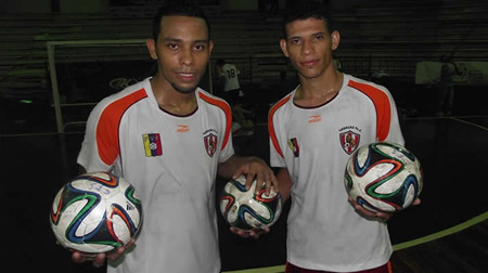 Morillo (a la derecha) inició a todo tren la cuarta temporada del Torneo Superior de Futsal