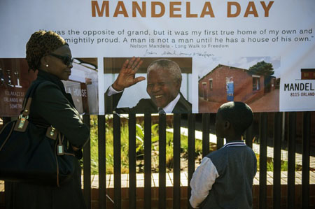Mandela es homenajeado por los sudafricanos