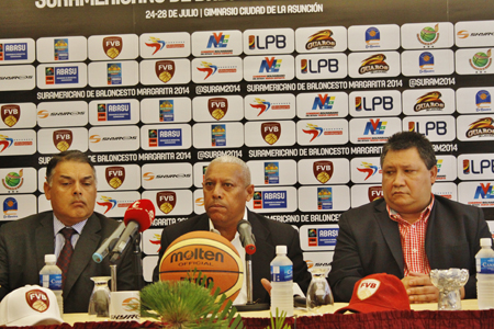Carmelo Cortez, presidente de la Federación Venezolana de Baloncesto, encabezó el acto de ayer