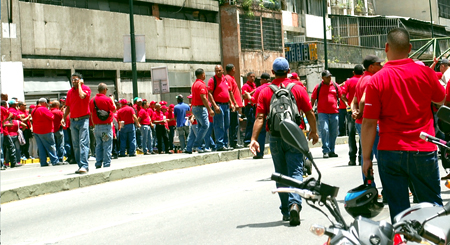 Trabajadores de Pdvsa Gas Comunal marcharon exigiendo la firma de su contrato colectivo