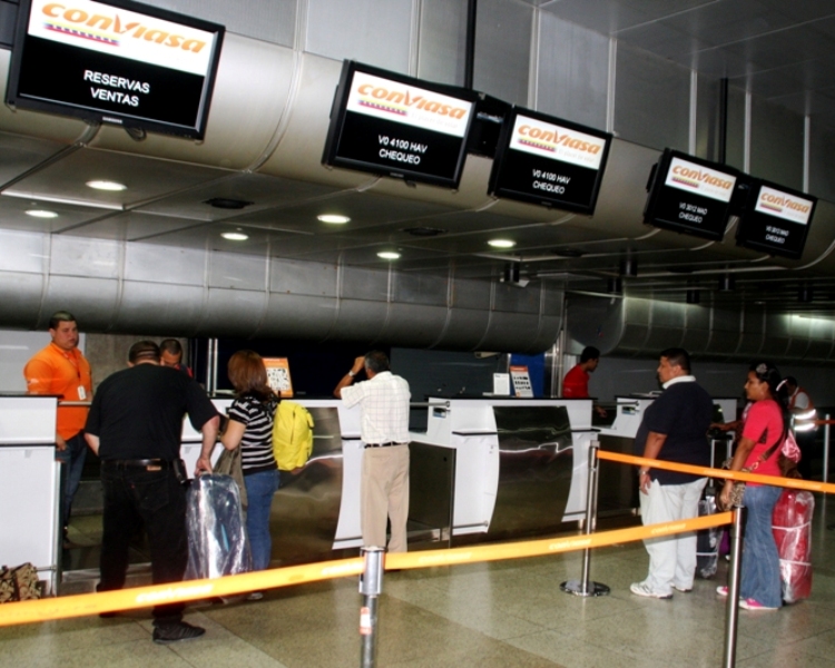 Hay quienes aseguran que los vuelos de Conviasa se suelen sobrevender, generando fuertes filas en el aeropuerto