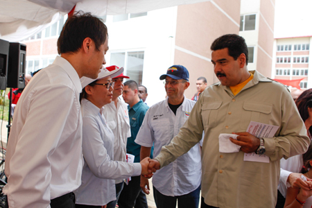 El presidente Nicolás Maduro exhortó a la población a organizarse en comunas para participar en el Concejo de Gobierno Popular de las Comunas como una nueva forma de gobierno