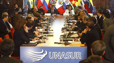 La VIII Cumbre de la Unasur, cuya celebración estaba prevista para los días 21 y 22 de agosto en Montevideo, fue aplazada para octubre.
