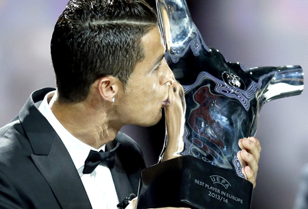 Cristiano Ronaldo recibió su segundo galardón como Mejor Jugador de Europa